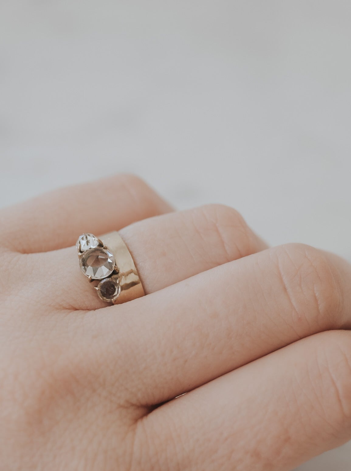 Iris Wide Trillogy White