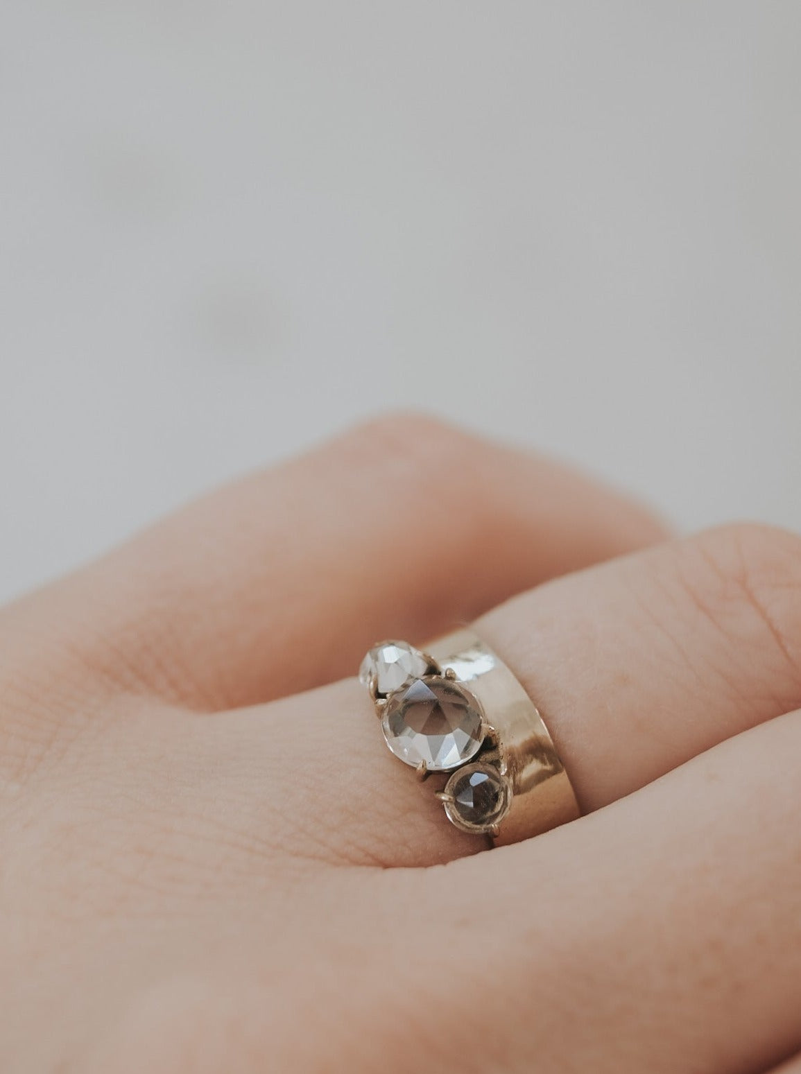 Iris Wide Trillogy White