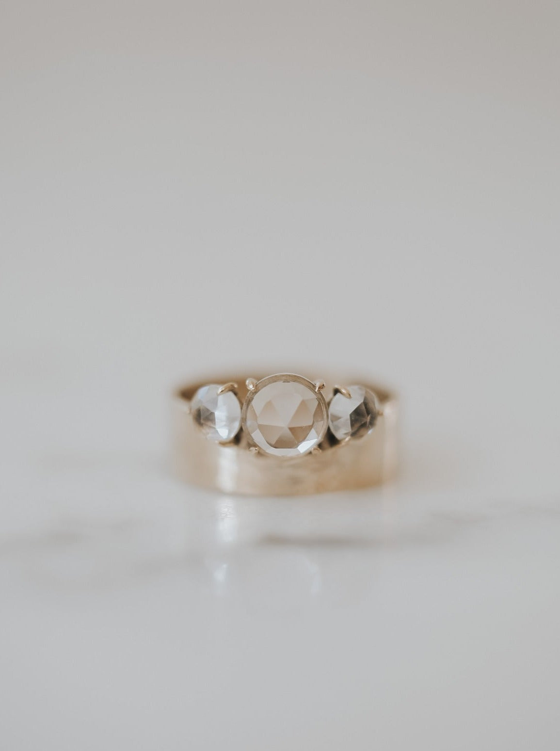 Iris Wide Trillogy White