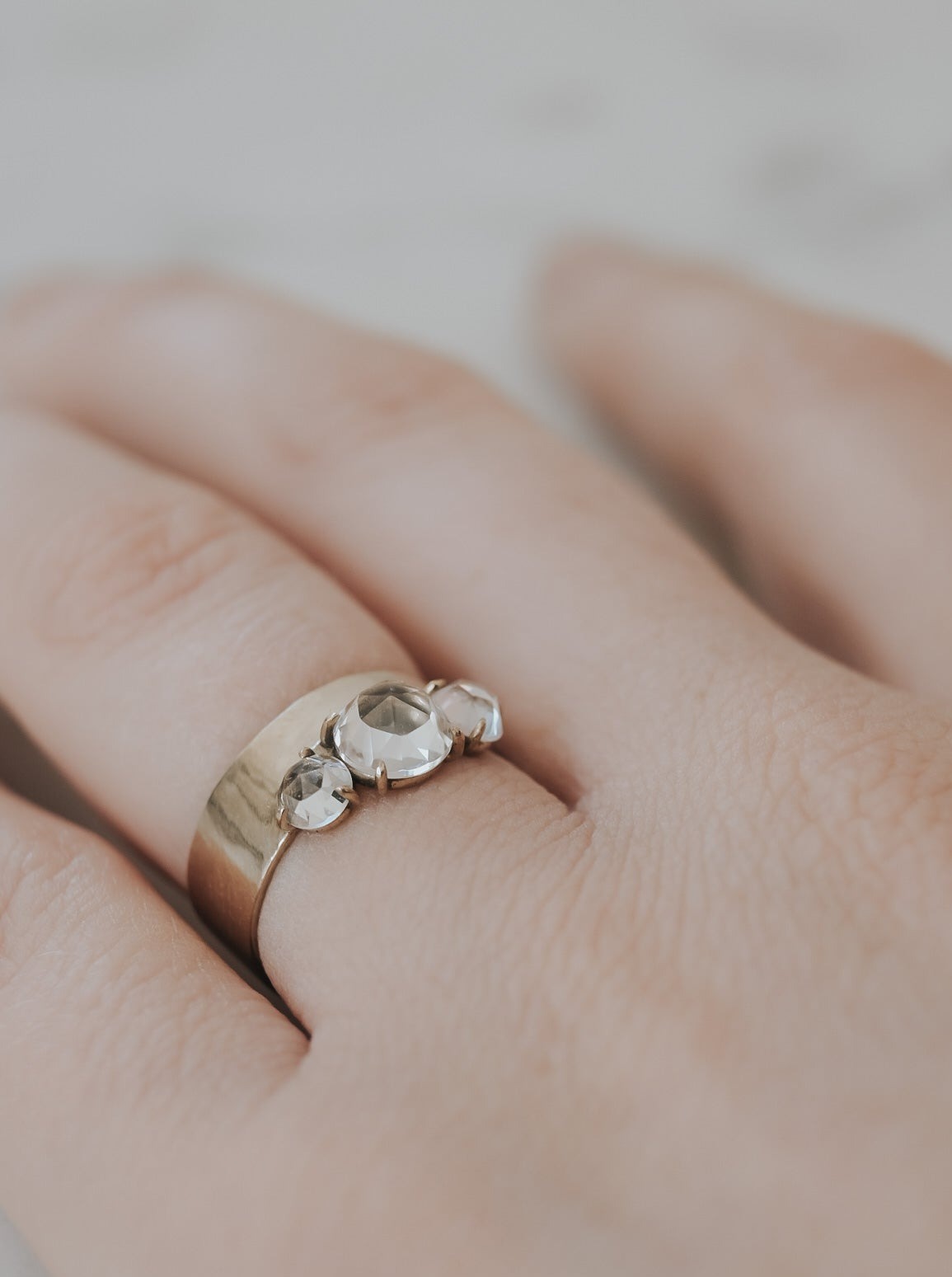 Iris Wide Trillogy White