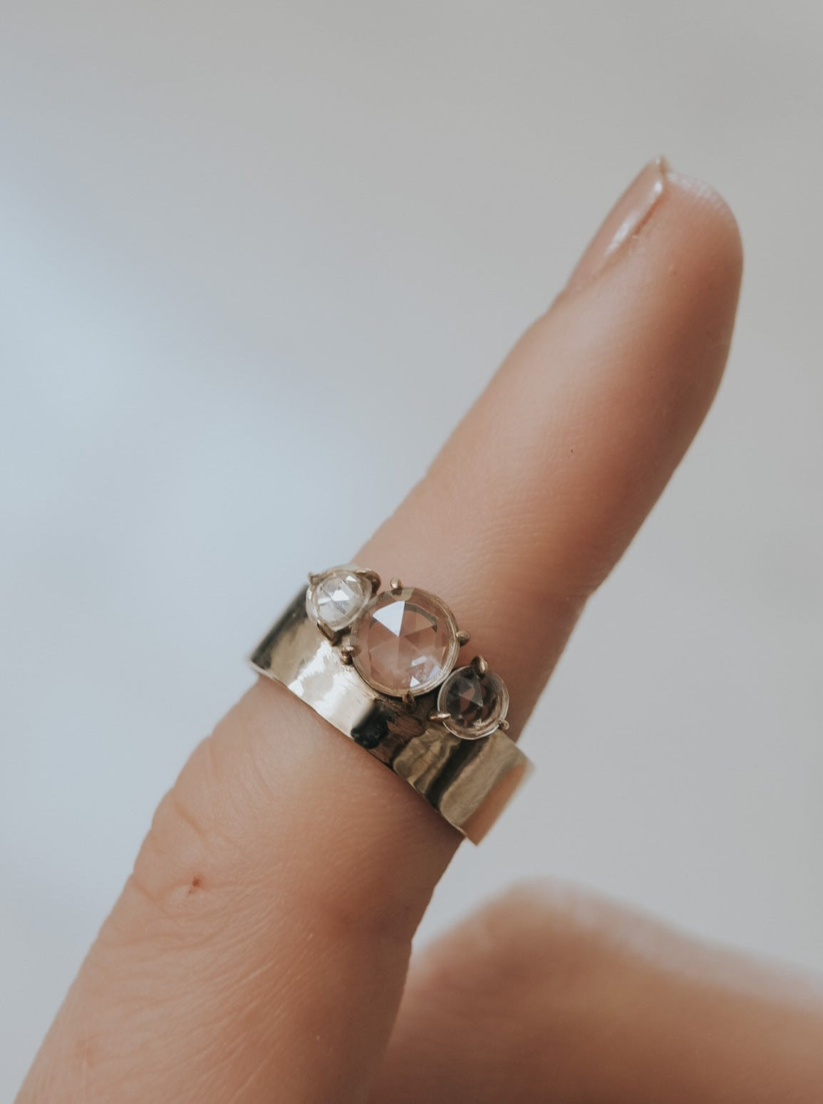 Iris Wide Trillogy White