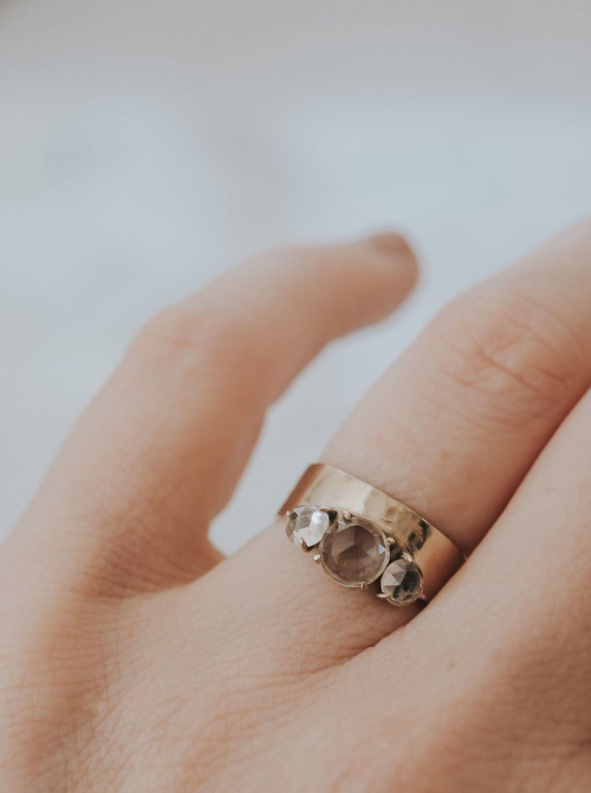 Iris Wide Trillogy White