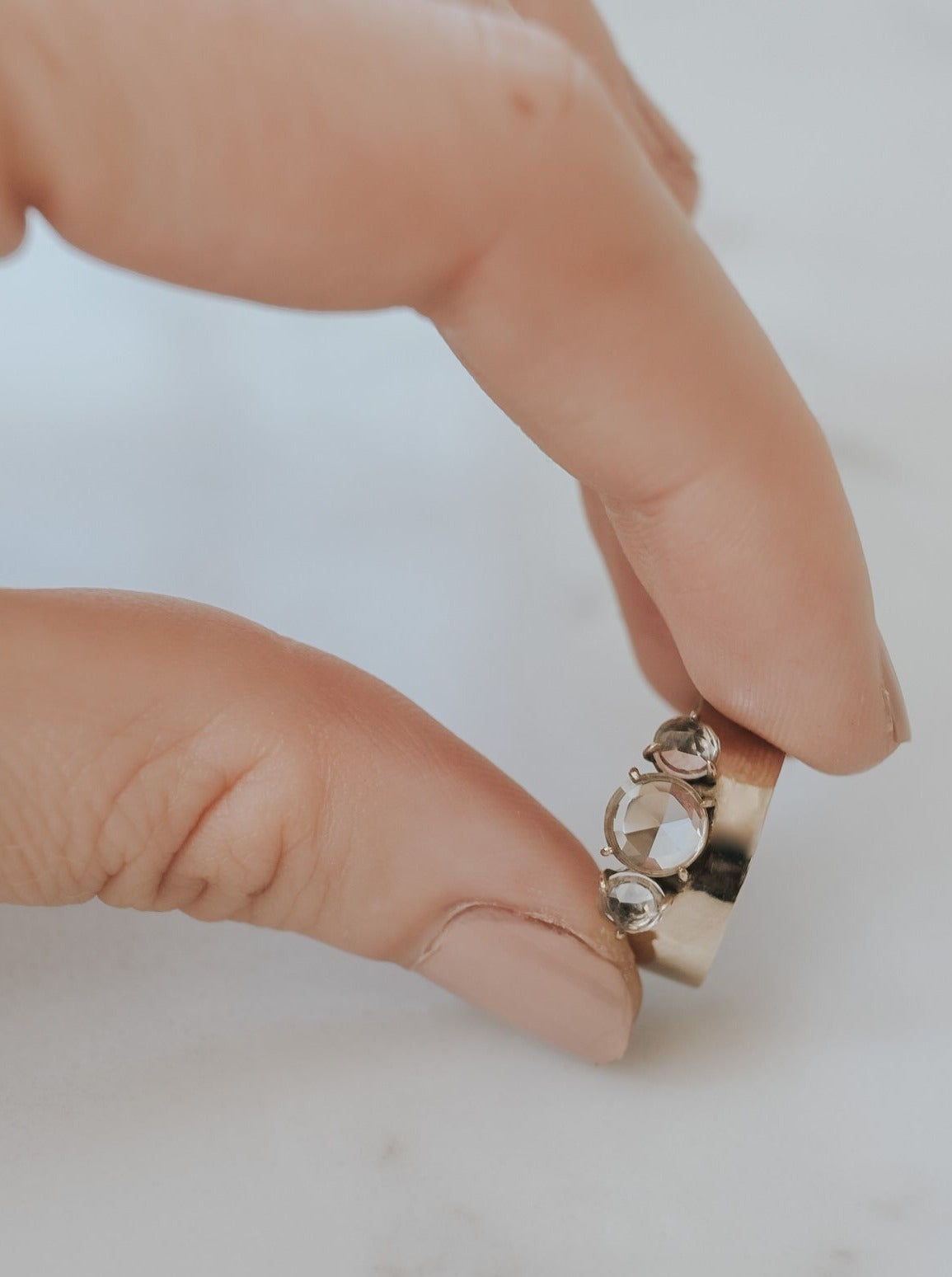 Iris Wide Trillogy White