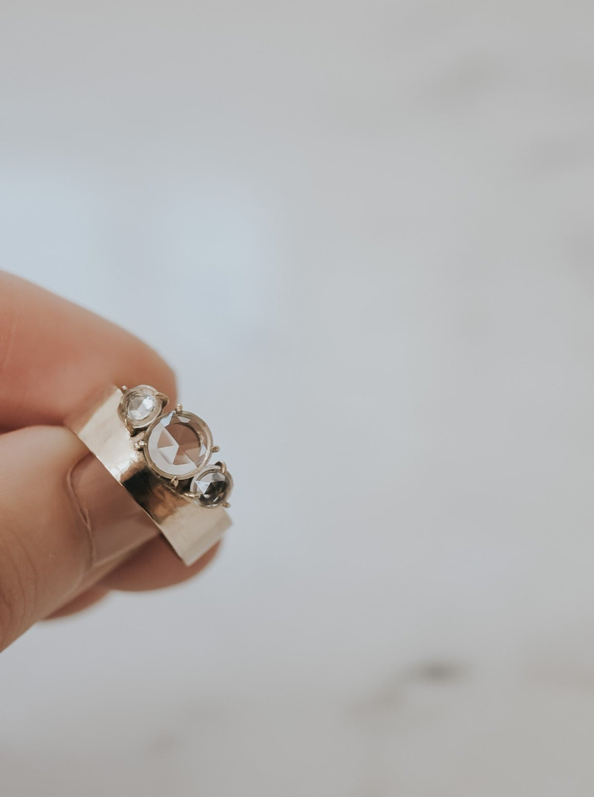 Iris Wide Trillogy White